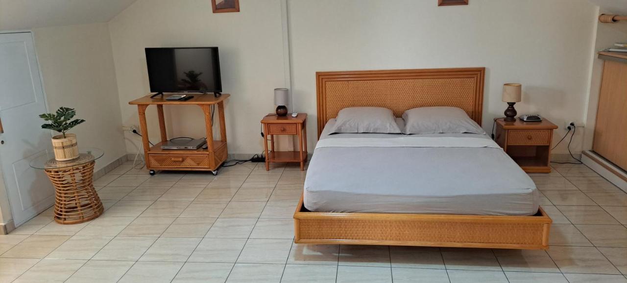 Logement Spacieux Deux Pieces A Baie Mahault Exteriér fotografie