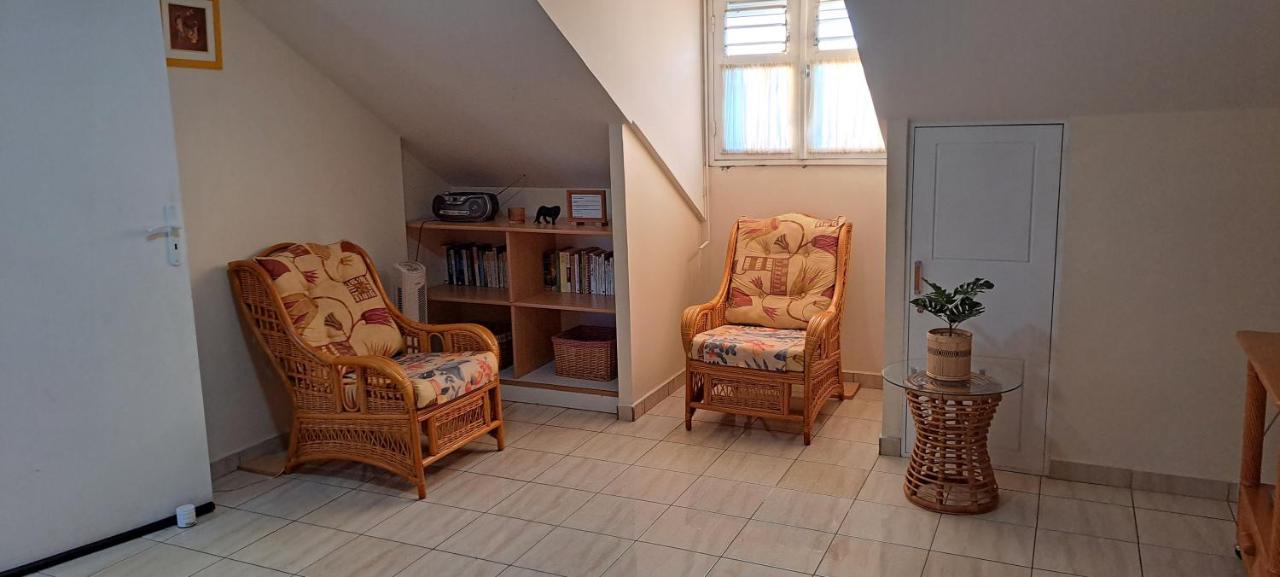 Logement Spacieux Deux Pieces A Baie Mahault Exteriér fotografie