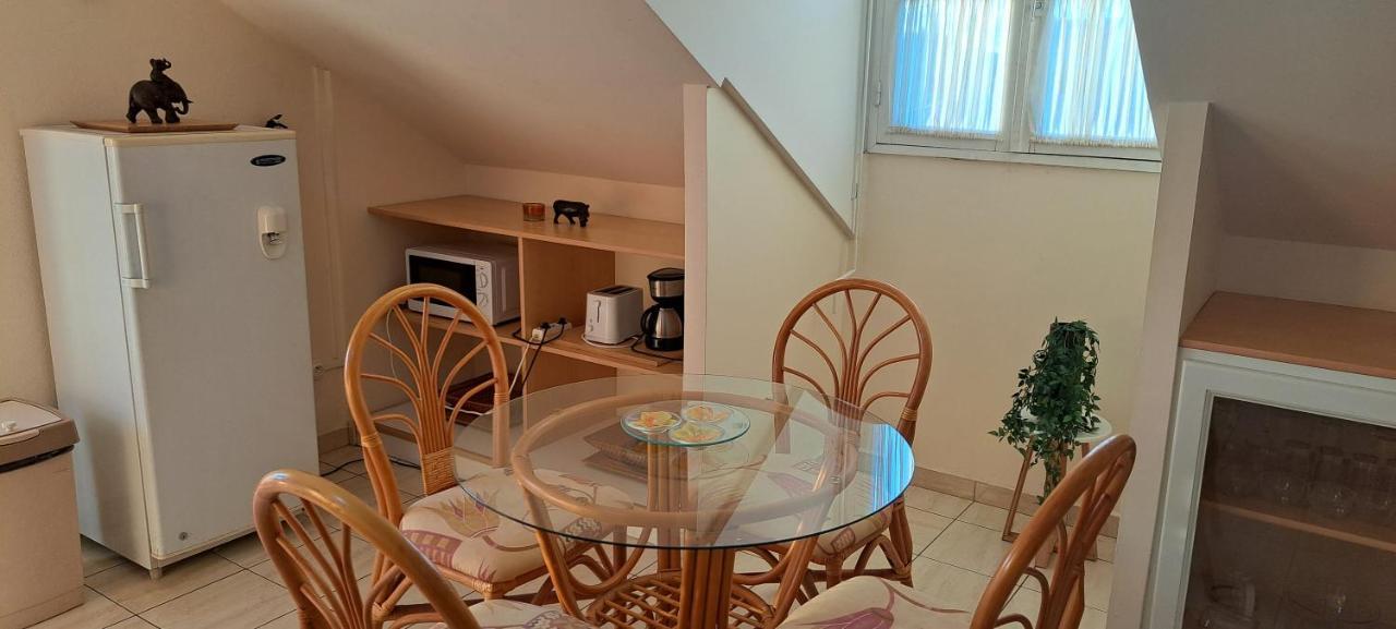Logement Spacieux Deux Pieces A Baie Mahault Exteriér fotografie
