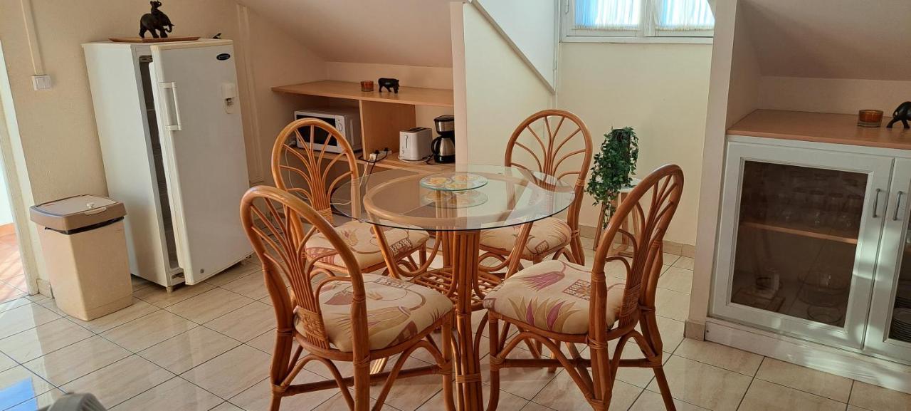 Logement Spacieux Deux Pieces A Baie Mahault Exteriér fotografie