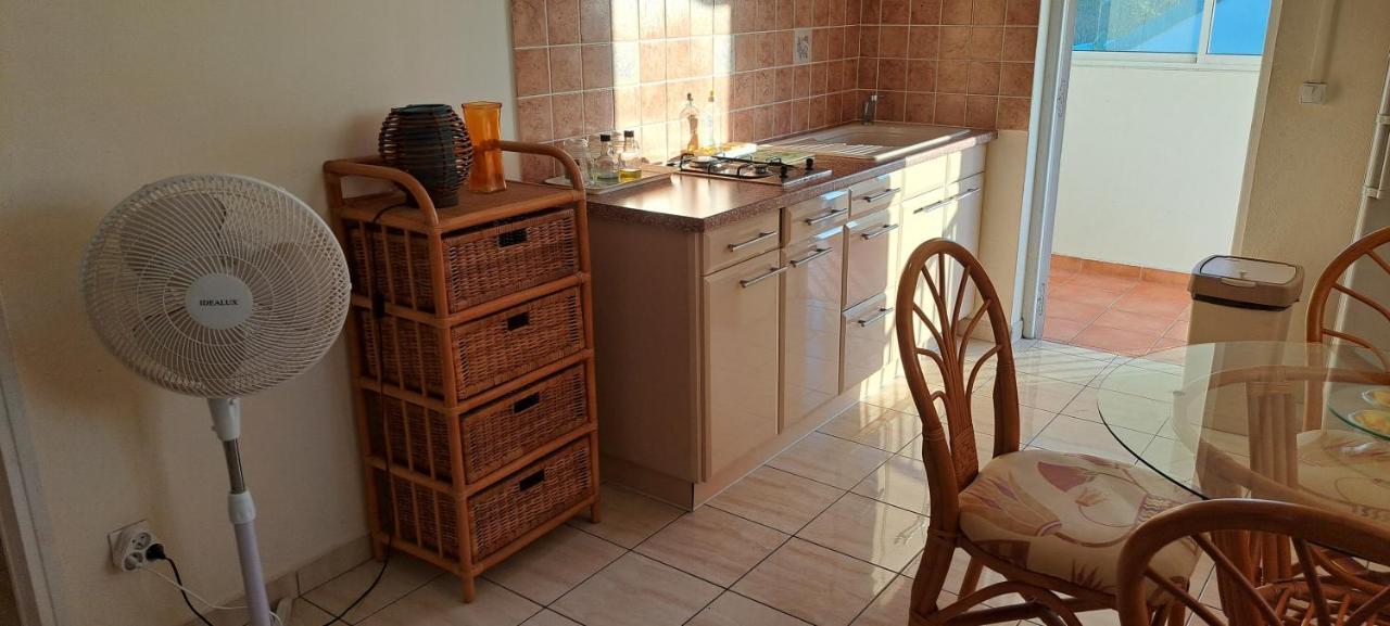 Logement Spacieux Deux Pieces A Baie Mahault Exteriér fotografie