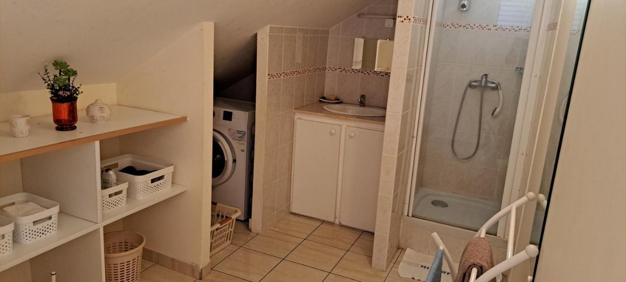 Logement Spacieux Deux Pieces A Baie Mahault Exteriér fotografie
